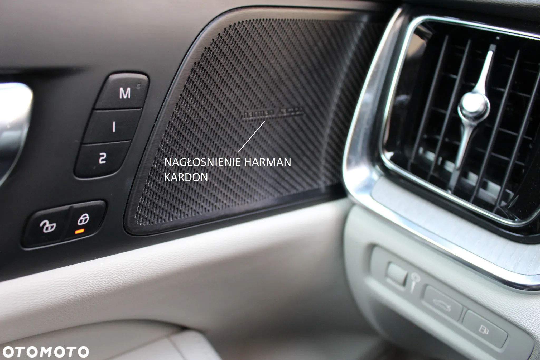 Volvo V60 T8 AWD Twin Engine Geartronic Inscription - 36
