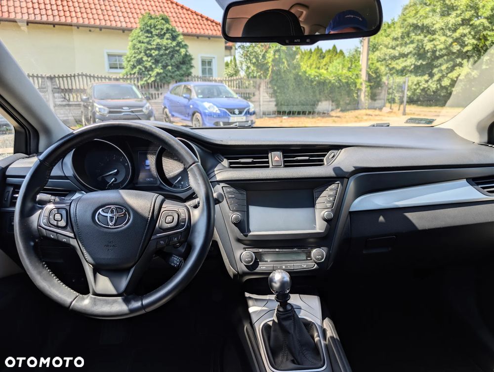 Toyota Avensis 1.8 Premium - 6