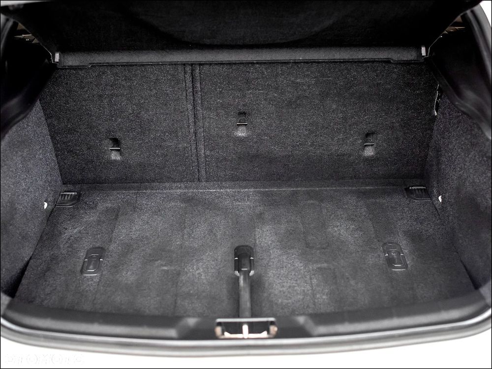 Volvo V40 Cross Country - 36