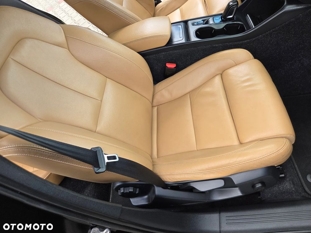 Volvo XC 40 T5 AWD Geartronic Momentum - 35