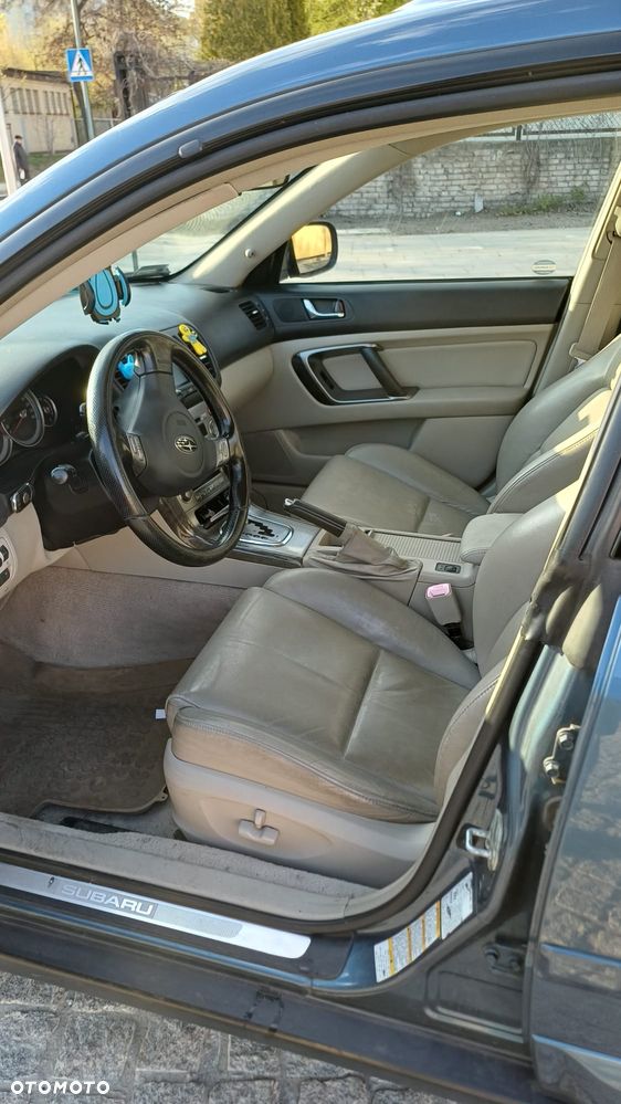 Subaru Outback 3.0 H6 - 11