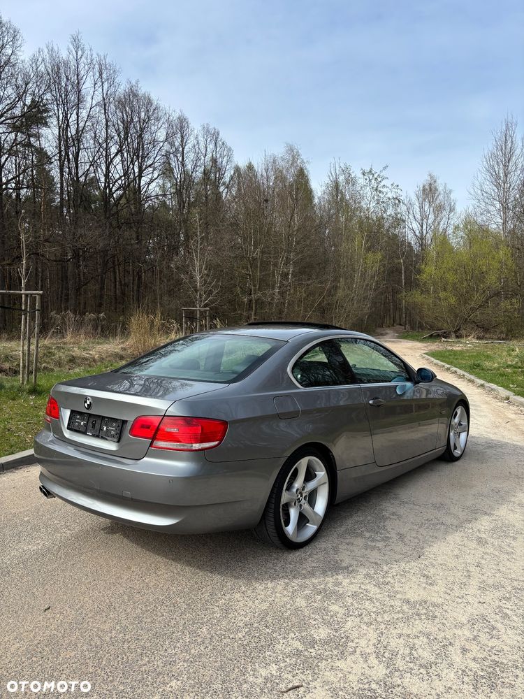 BMW Seria 3 325i - 3