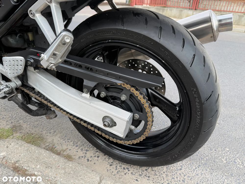 Yamaha FZS - 24