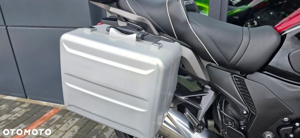 Honda VFR - 16
