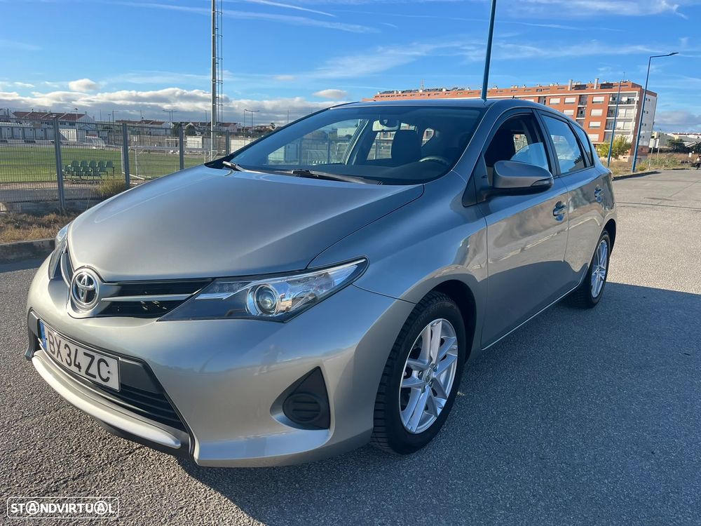 Toyota Auris - 1