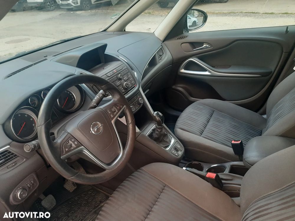 Opel Zafira - 10