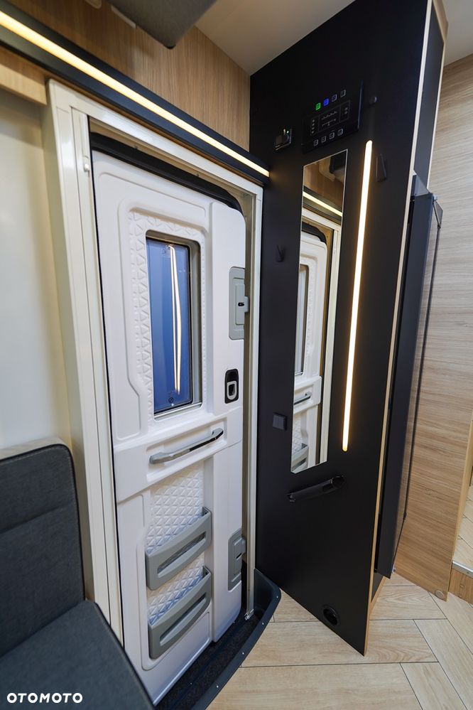 Ford Chausson 720 Titanium Line - 10