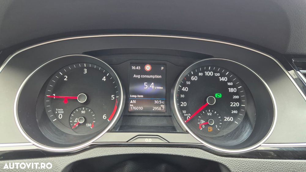 Volkswagen Passat - 16