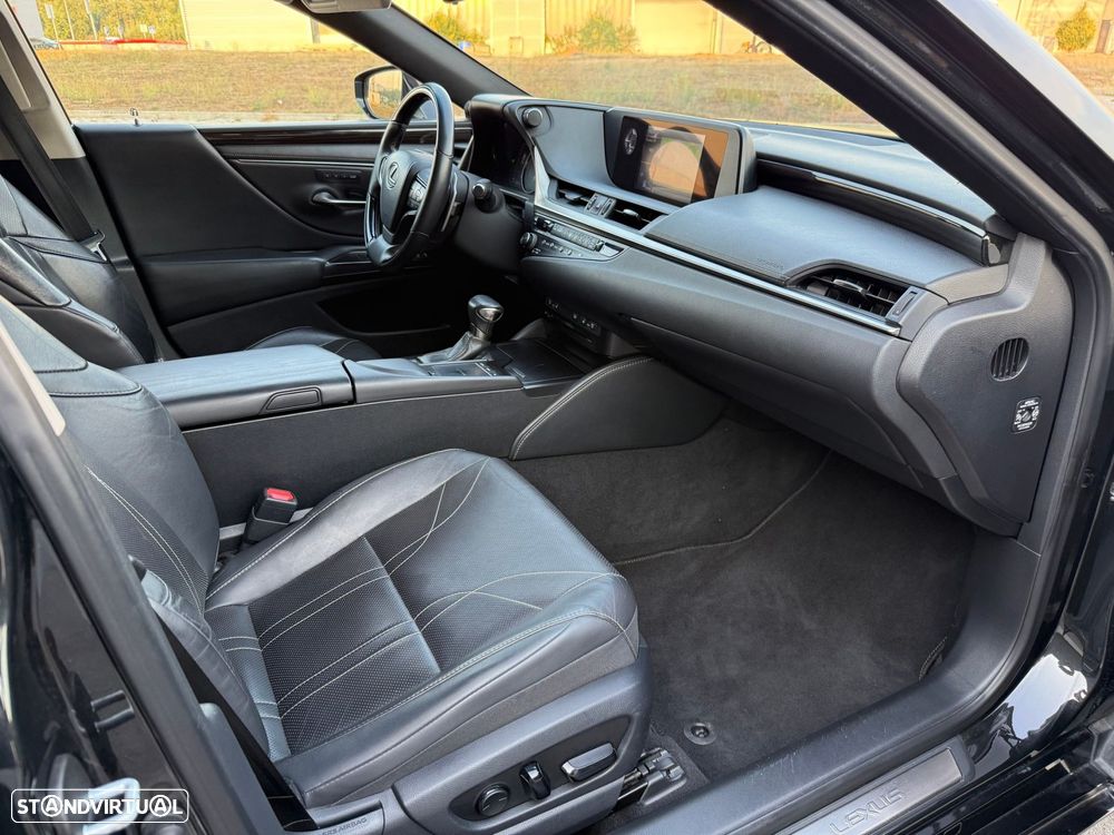 Lexus ES 300h Executive+ - 24