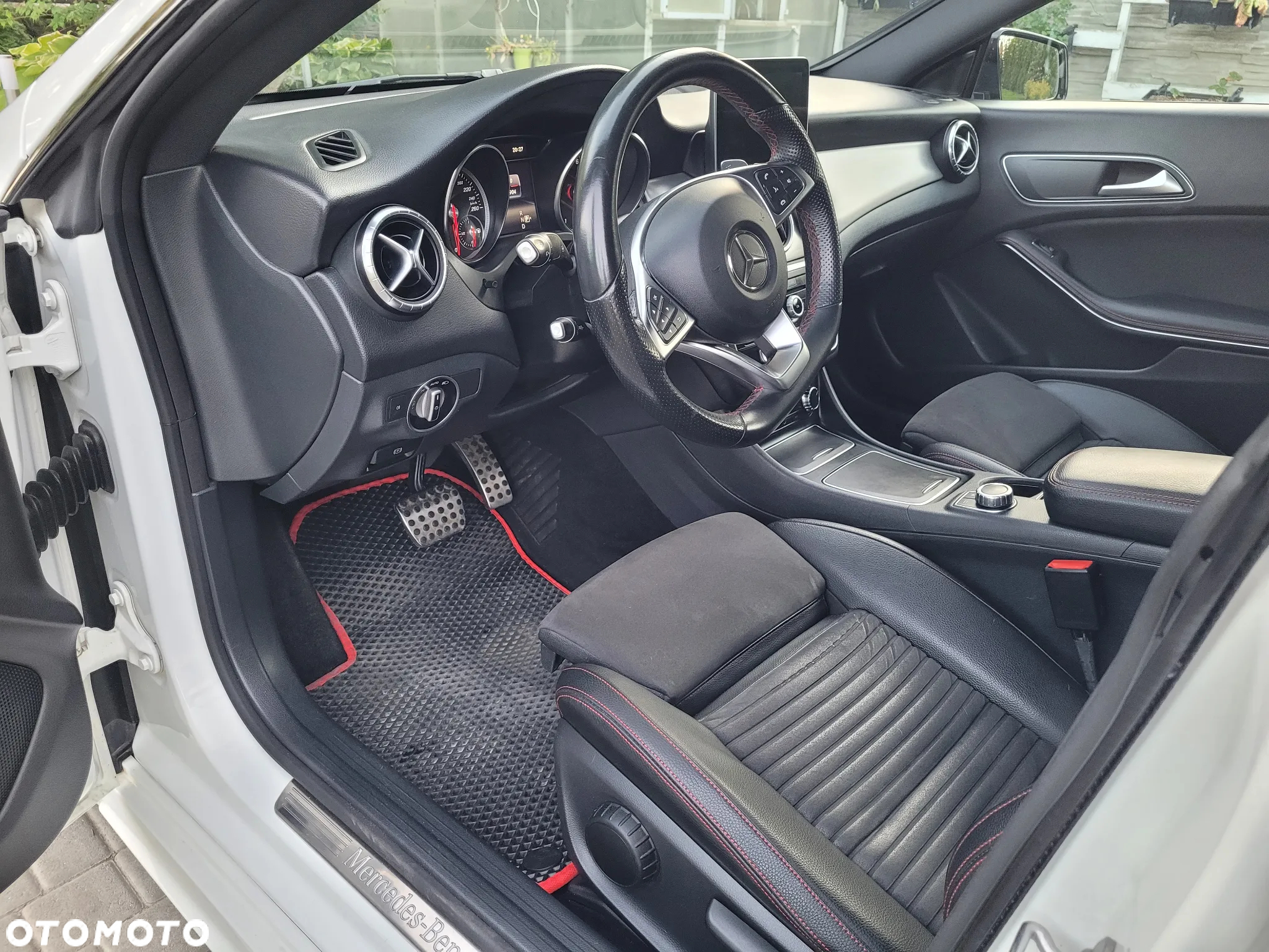 Mercedes-Benz CLA 200 7G-DCT AMG Line - 31