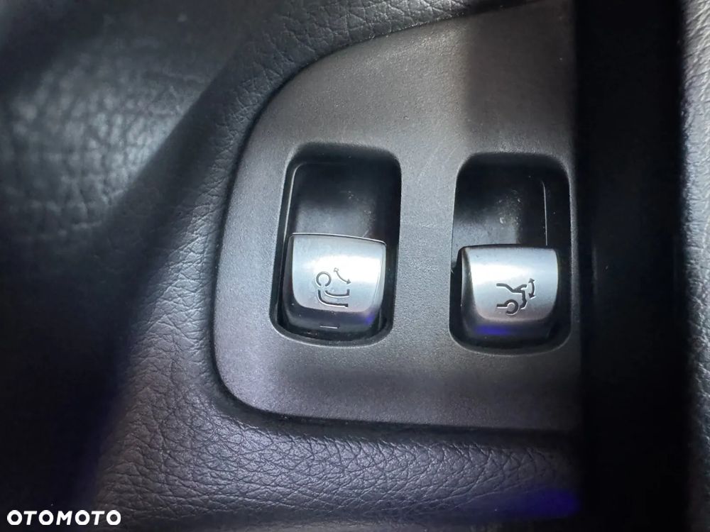 Mercedes-Benz Klasa E 220 d 4-Matic 9G-TRONIC - 23