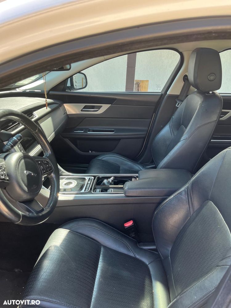 Jaguar XF 20d RWD Prestige - 5