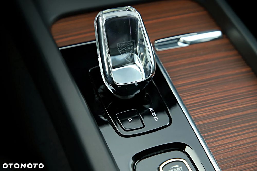 Volvo XC 60 T8 Plug-In Hybrid AWD Ultimate Dark - 29