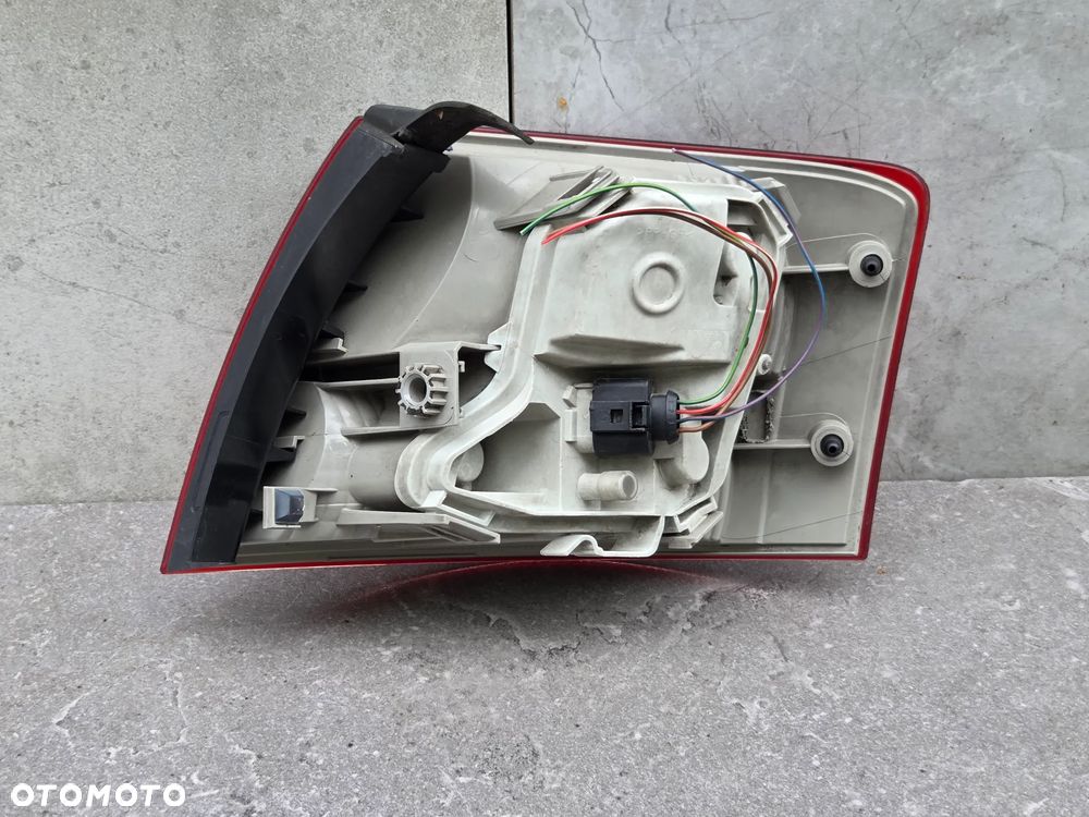 AUDI A4 B7 KOMBI LAMPA TYŁ TYLNA LEWA W BŁOTNIK KOMPLETNA Z WKŁADEM + WTYCZKA 8E9945095E - 3