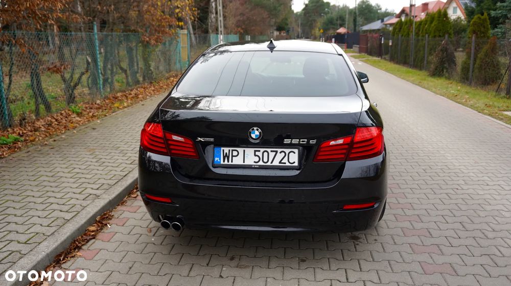 BMW Seria 5 520d xDrive - 23