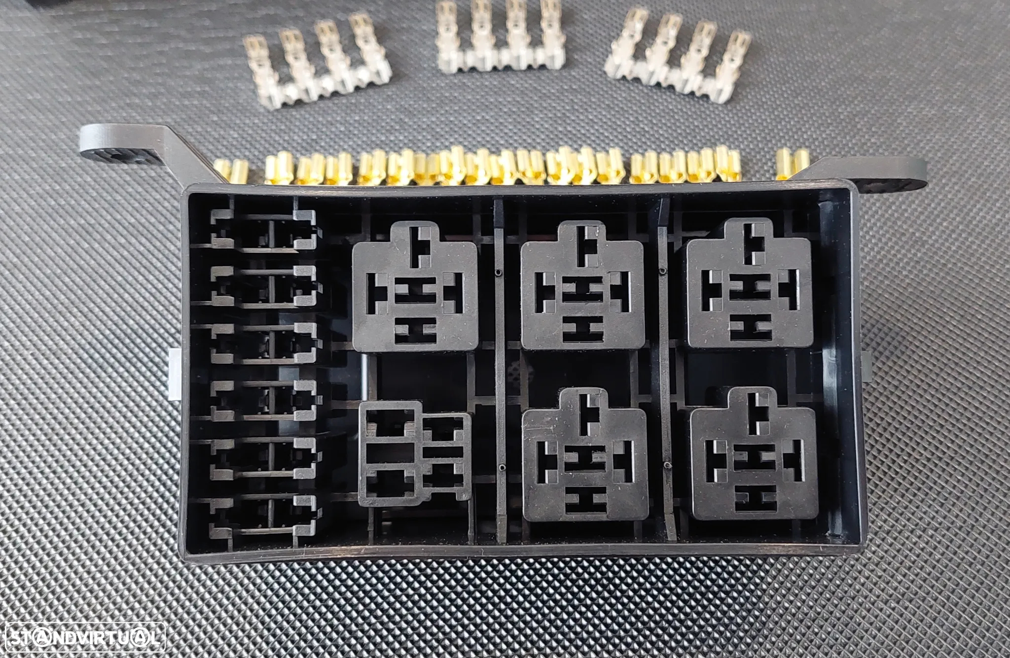 Caixa Suporte de Fusíveis e Reles - Universal + 6 reles - 8