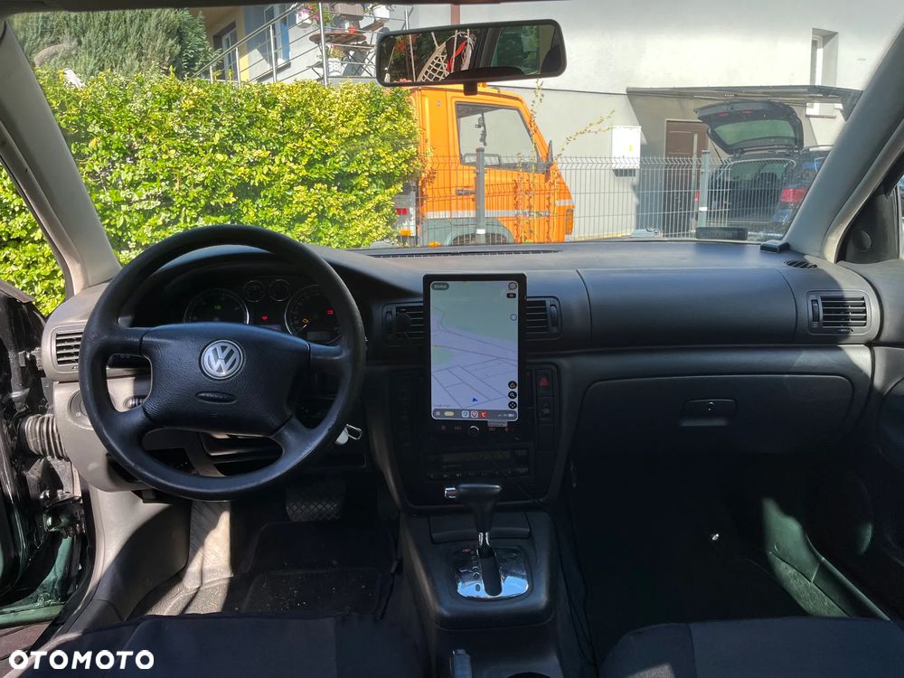 Volkswagen Passat 1.9 TDI Highline - 27