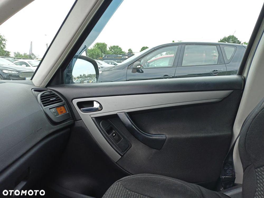 Citroën C4 Picasso - 13