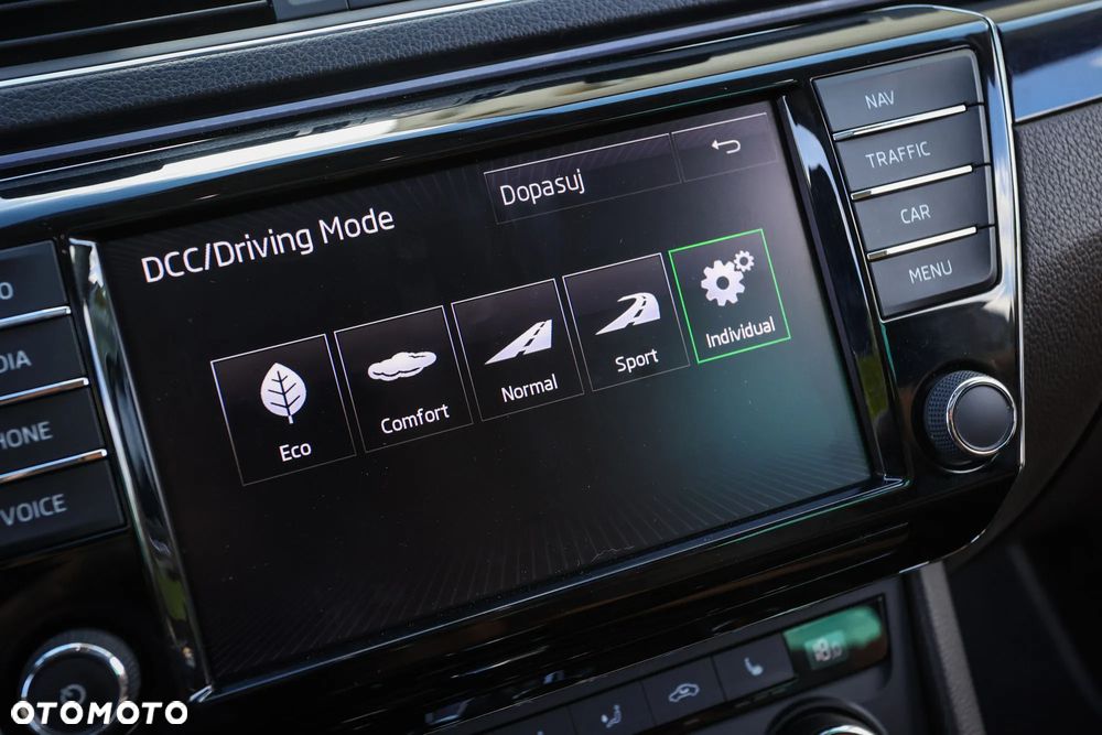 Skoda Superb 2.0 TDI 4x4 DSG L&K - 36
