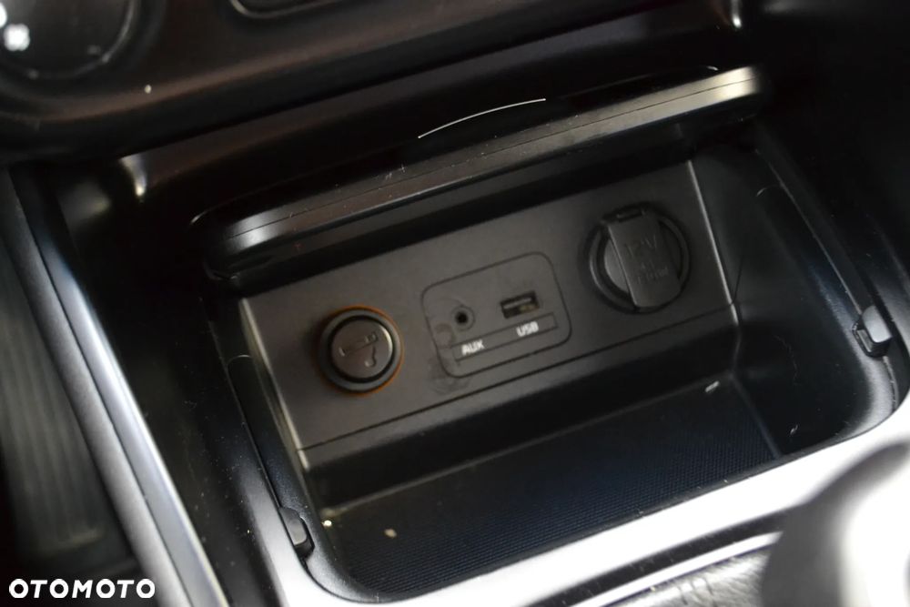 Kia Carens 1.6 GDI L - 26