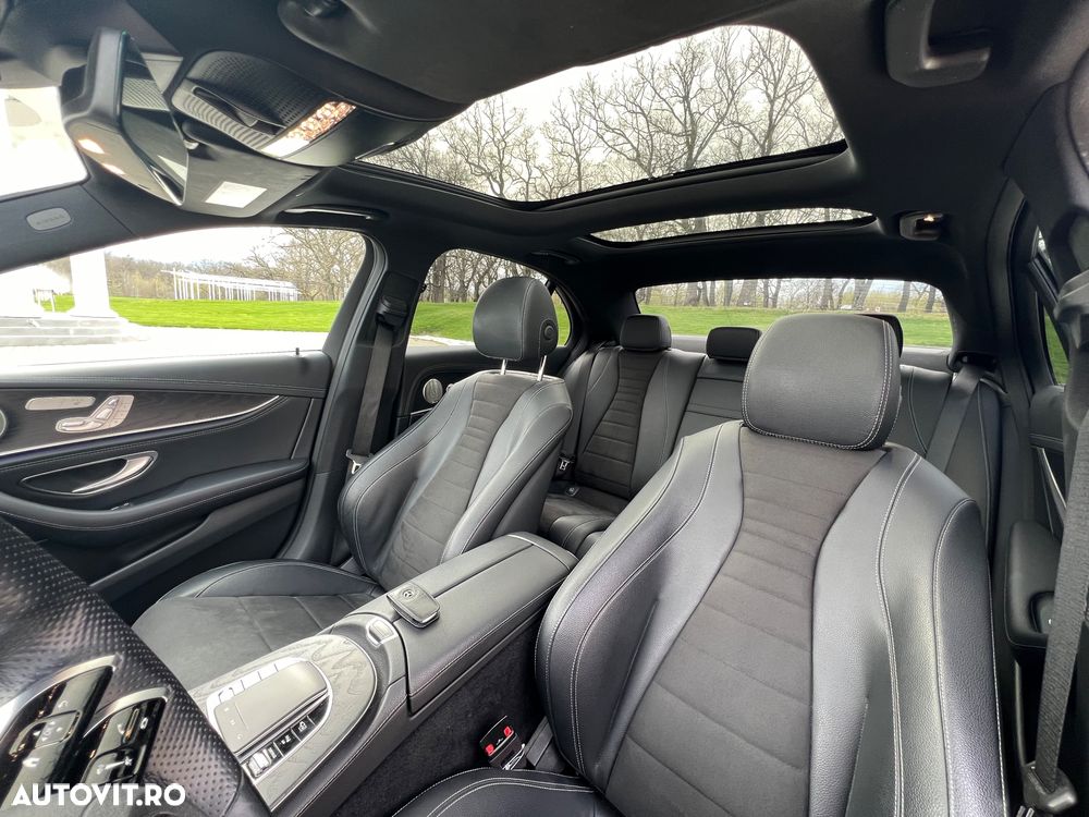 Mercedes-Benz E 300 4MATIC Aut. - 35