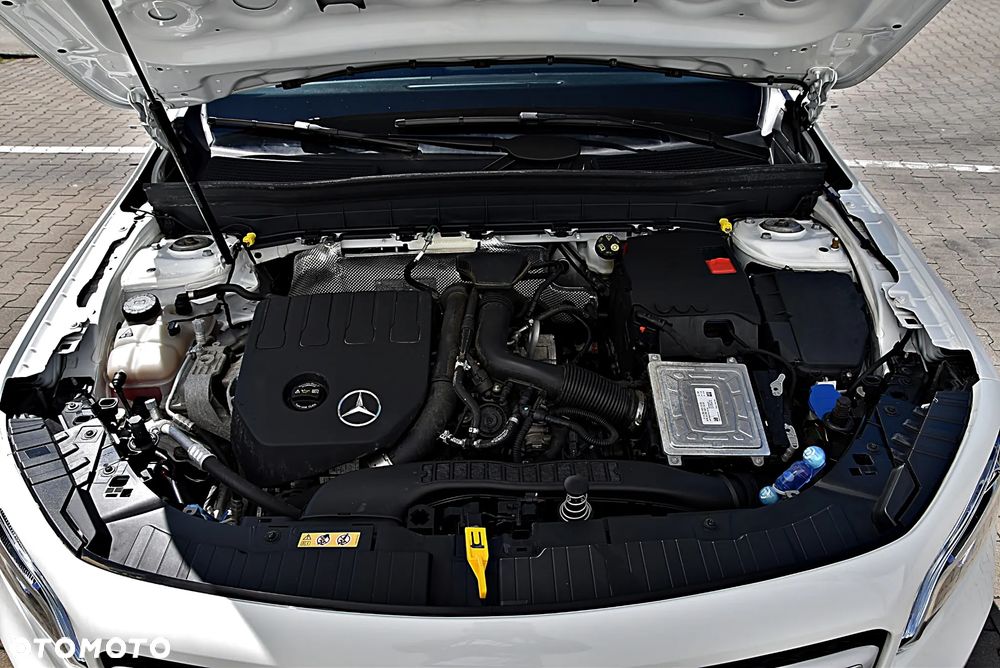 Mercedes-Benz GLB 200 7G-DCT - 11