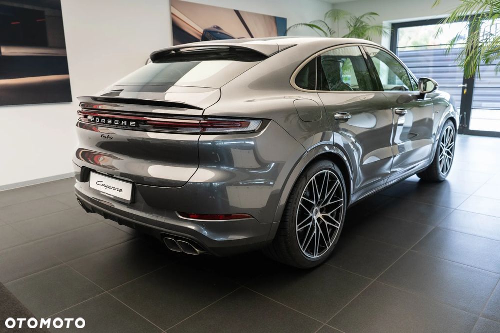Porsche Cayenne - 4