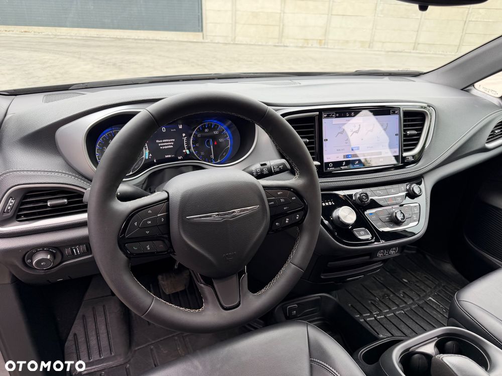 Chrysler Pacifica - 11