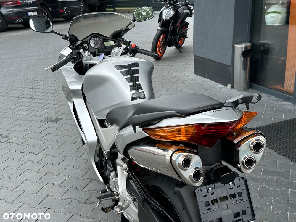 Honda VFR - 27