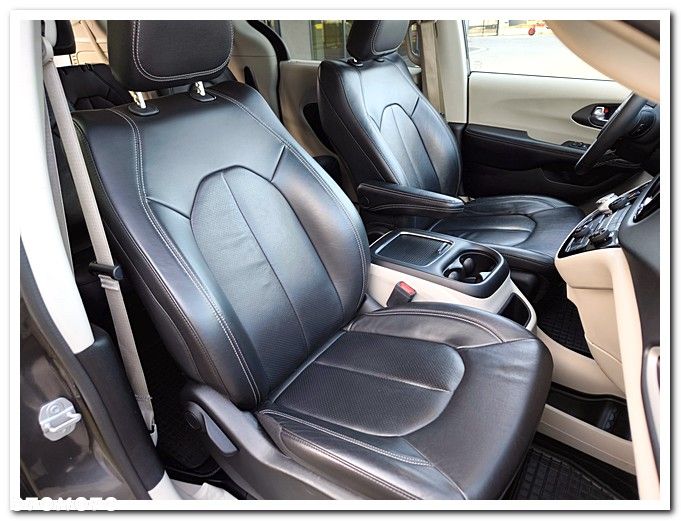 Chrysler Pacifica - 24