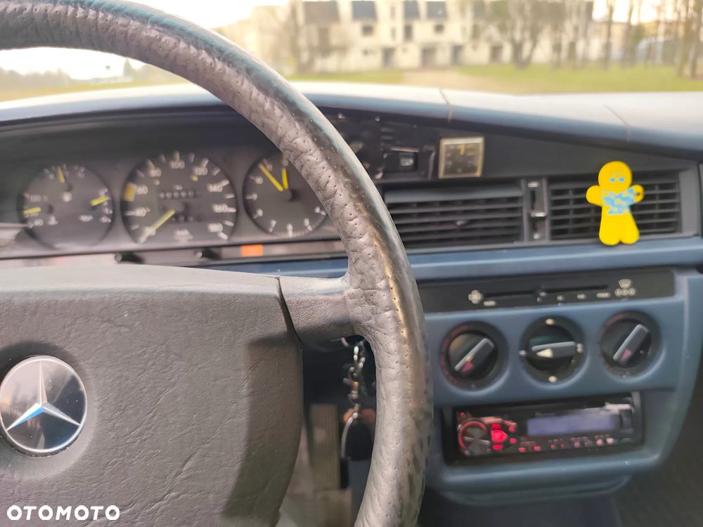 Mercedes-Benz W201 (190) - 11