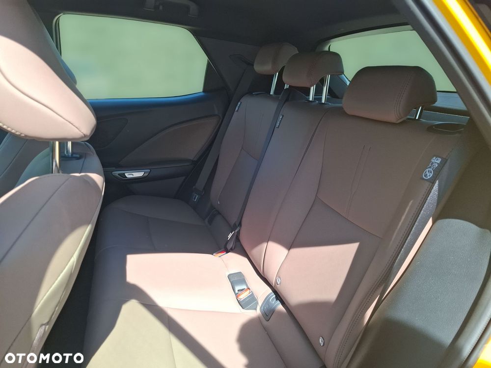 Lexus LBX - 13