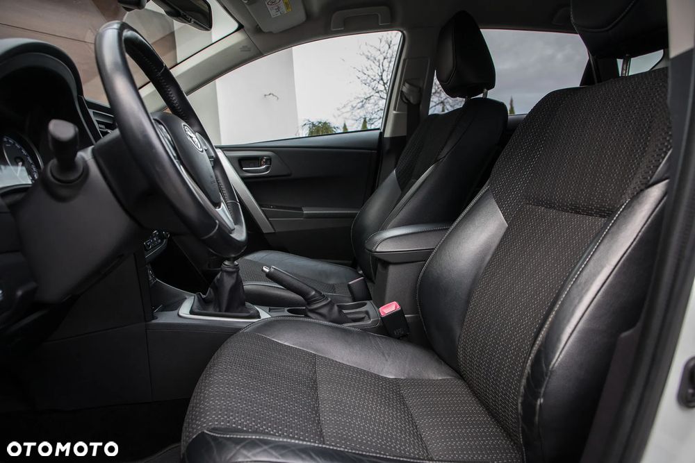 Toyota Auris 1.6 Prestige - 14