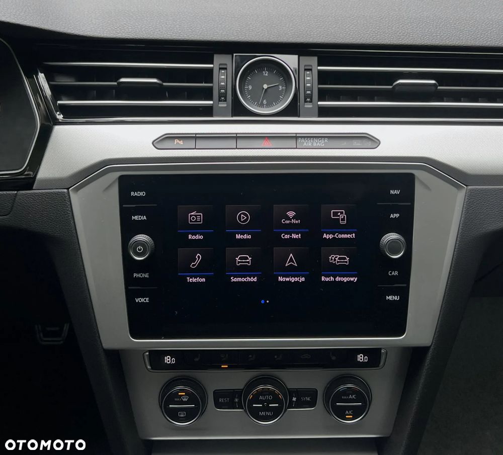 Volkswagen Passat 2.0 TDI SCR Comfortline - 24