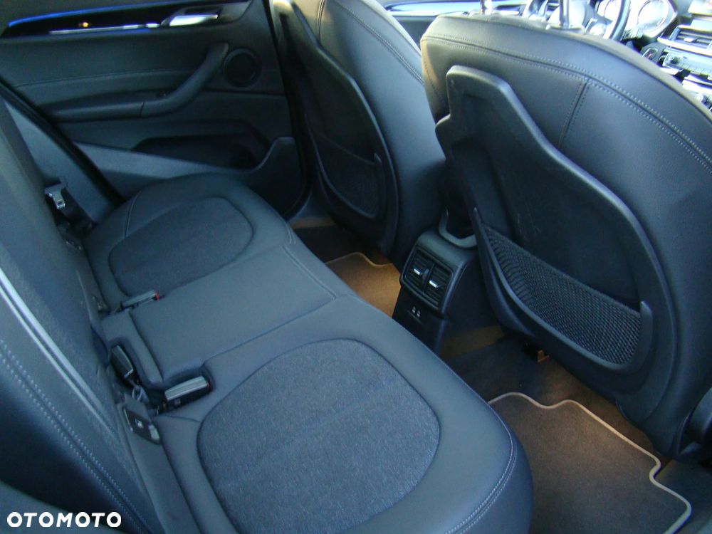 BMW X1 xDrive20d Sport Line - 38