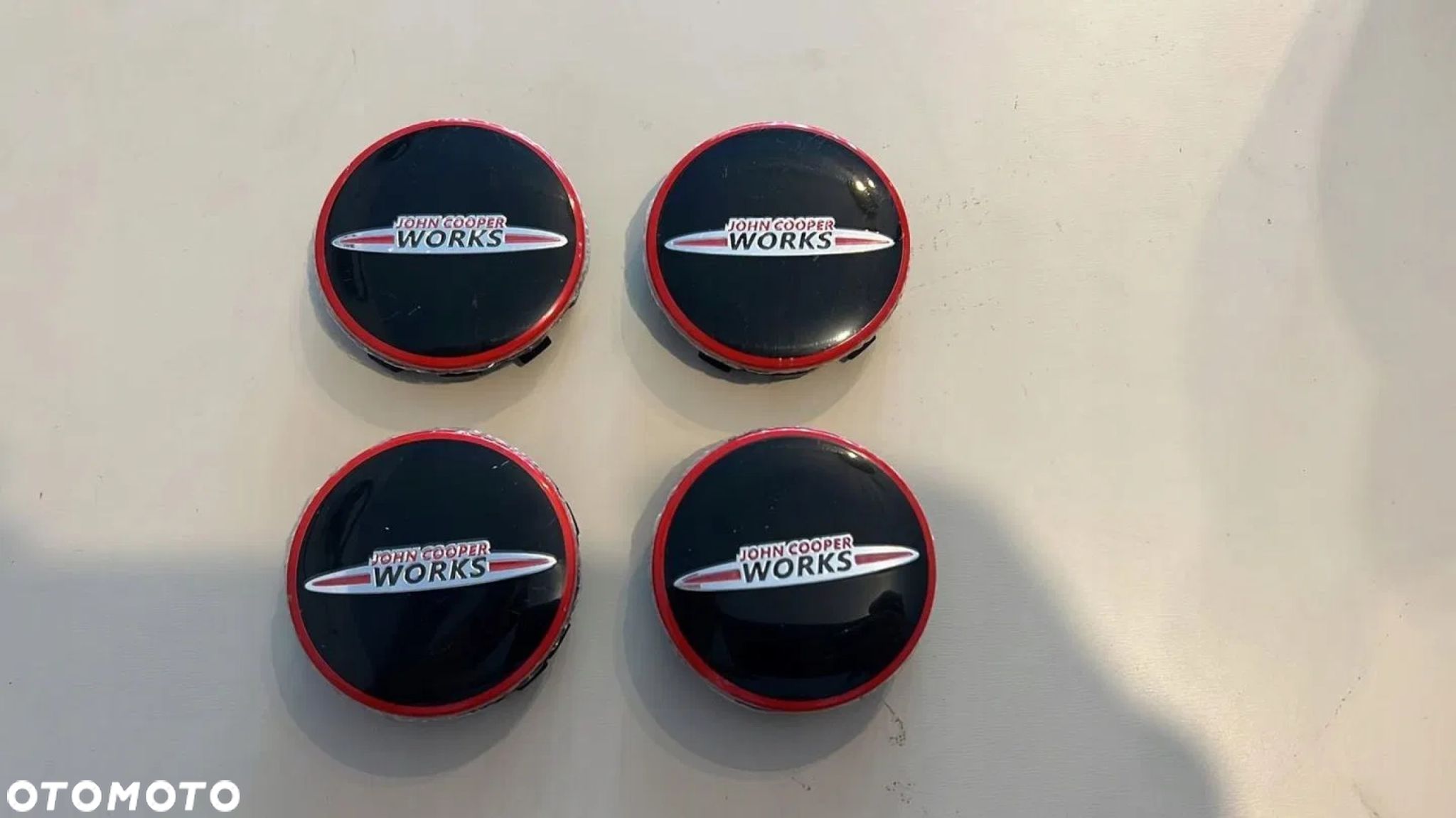 EMBLEMATY DEKIELKI ZNACZKI MINI KAPSLE - 1