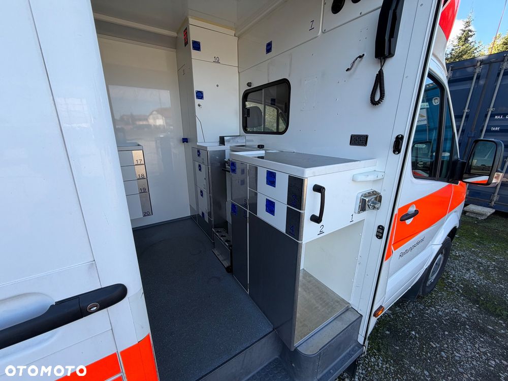 Mercedes-Benz Sprinter - 30