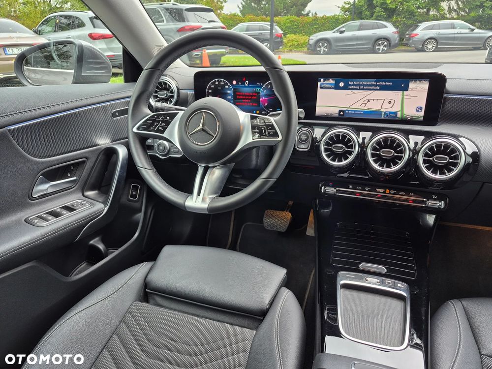 Mercedes-Benz CLA 180 7G-DCT - 23