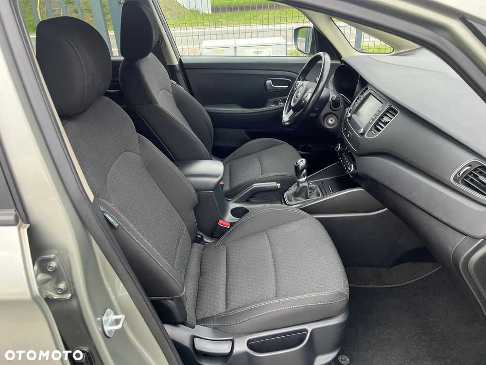 Kia Carens - 8