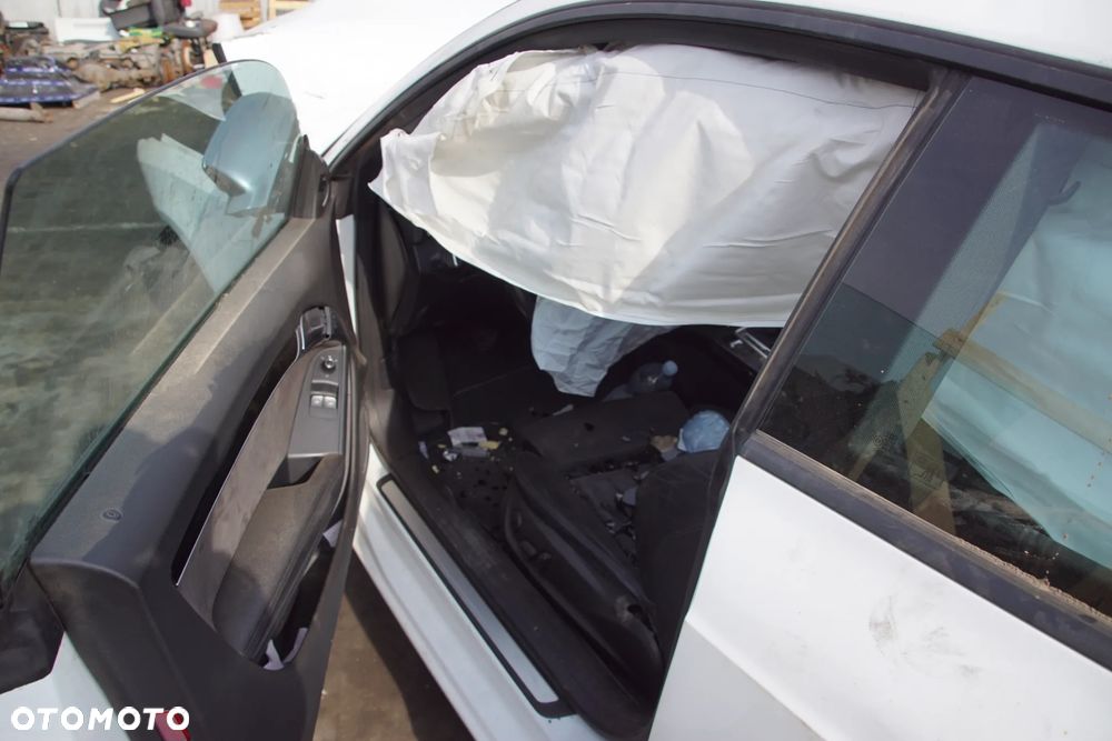 Auto na części - Audi A5 I 8T 3.0 TDI 239 KM CCWA LMK LY9C 2009R Silnik Skrzynia Drzwi Błotnik Klapa Zderzak Lampa Lusterko Klamka Szyba Deska Kokpit Sterownik Moduł Czujnik Licznik Wyświetlacz Panel Kierownica - 9
