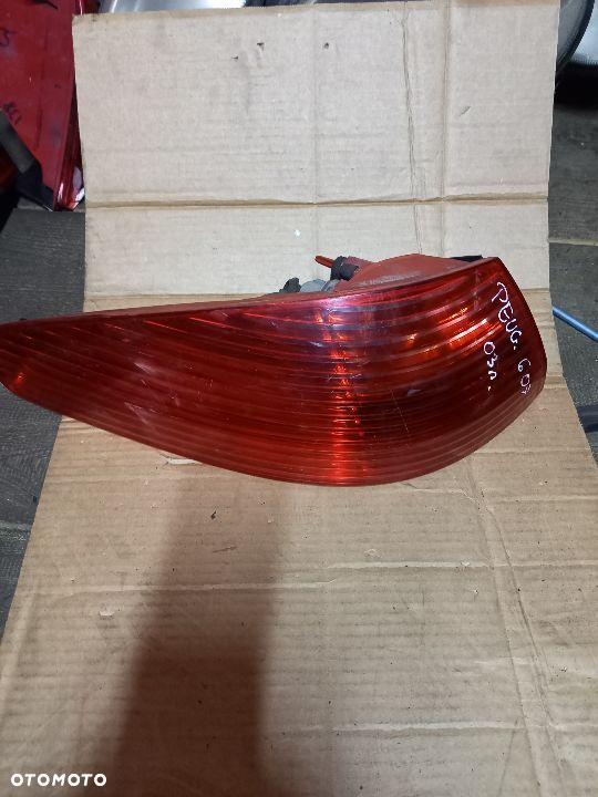 Lampa tylna Peugeot 607 2543g