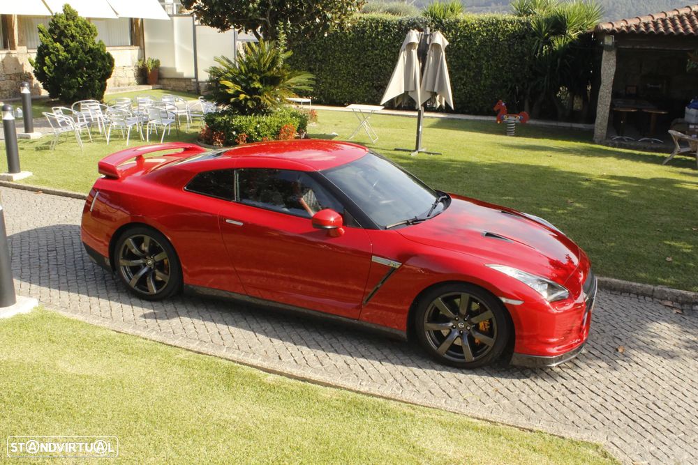 Nissan GT-R Premium Edition - 9