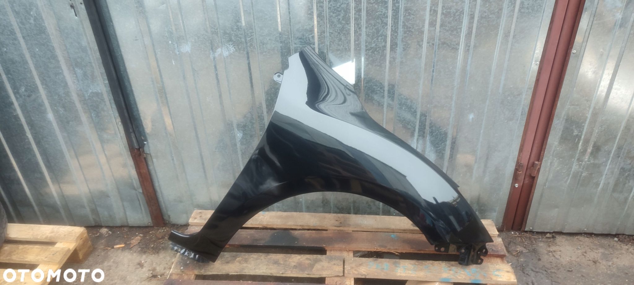 BŁOTNIK PRAWY PRZÓD MAZDA 3 BL 09 -11R BEZ OTWORU NA KIERUNKOWSKAZ KOL. 16W - 1