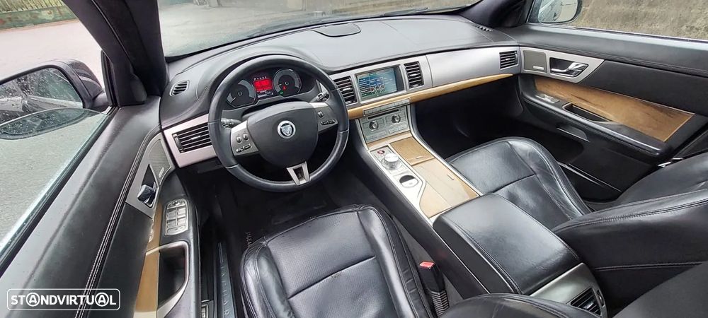 Jaguar XF 2.7 D V6 Premium Luxury - 9