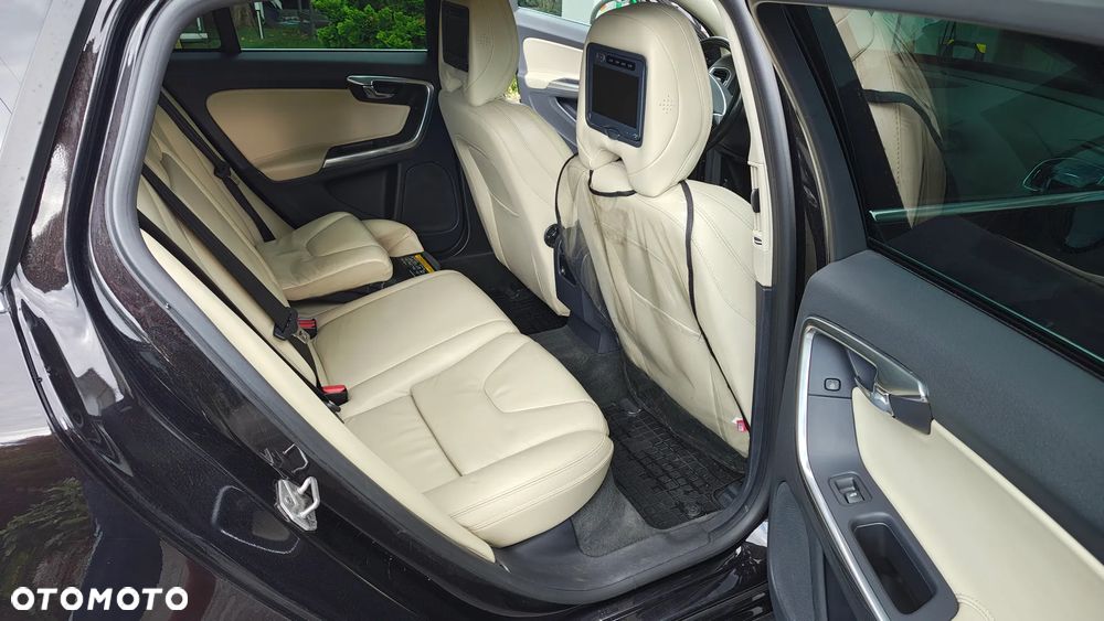 Volvo V60 D6 AWD Plug-in Hybrid Summum - 9