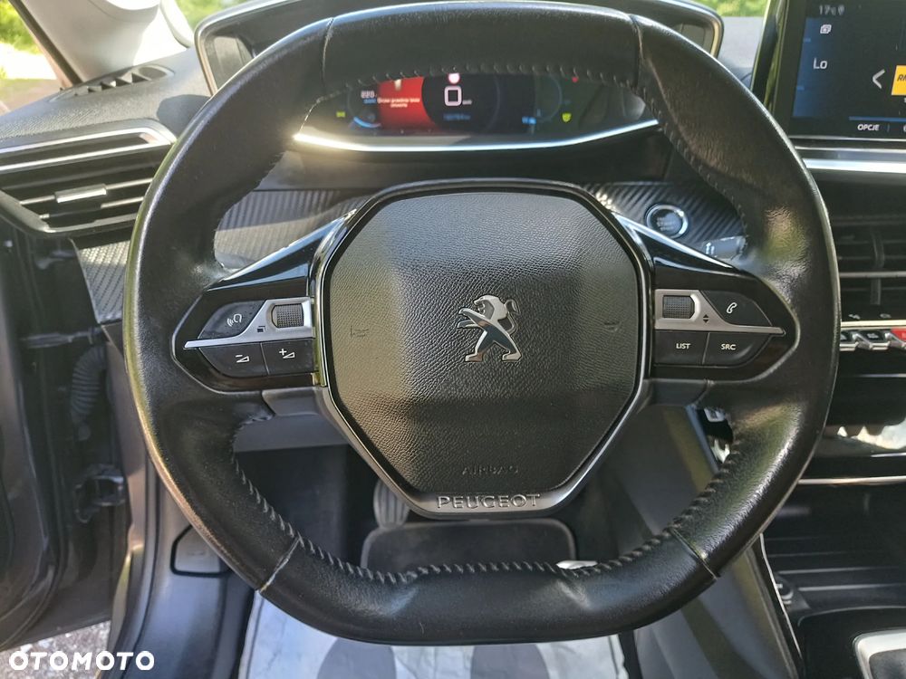 Peugeot 208 - 13