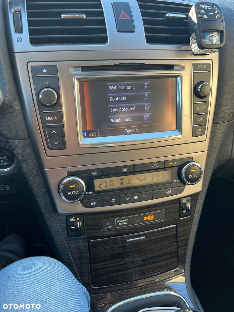 Toyota Avensis 1.8 Premium - 11