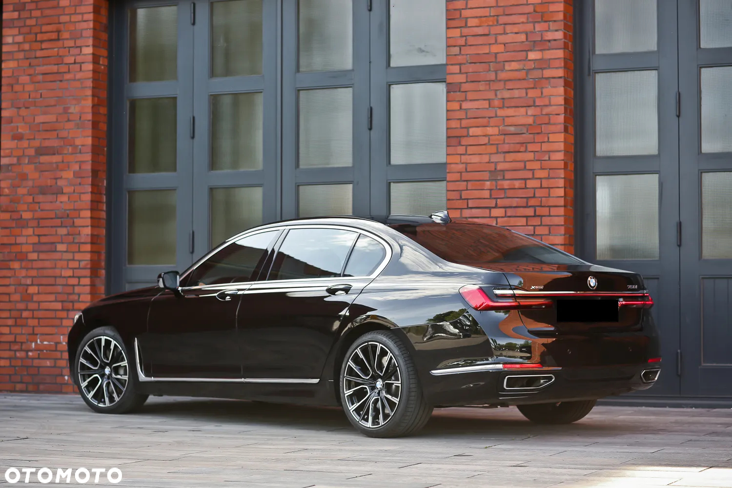 BMW Seria 7 750Li xDrive - 11