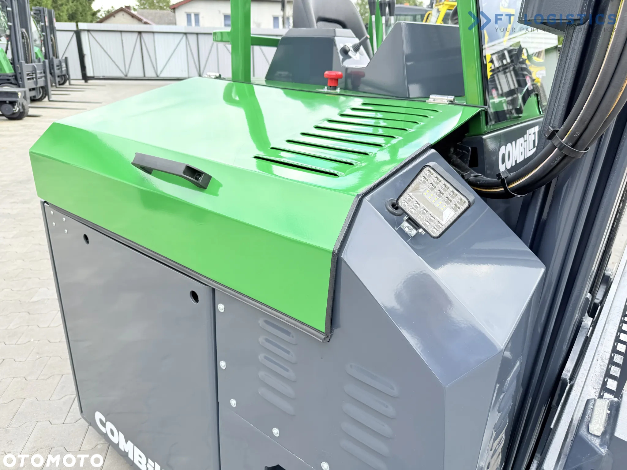 Combilift CBE2500 / TRIPLEX / 5500MM / WOLNY SKOK / NAPĘD ELEKTRYCZNY / JEDYNIE 2300MTH / POZYCJONER / PRZESUW BOCZNY / NOWE OPONY / JAK NOWY / Szeroka oferta wózków czterokierunkowych i bocznych, dopasowanych do różnorodnych potrzeb i zastosowań. - 22