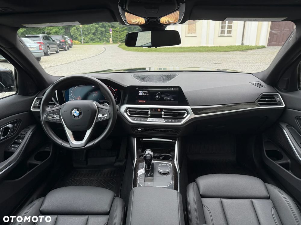 BMW Seria 3 330i xDrive - 15